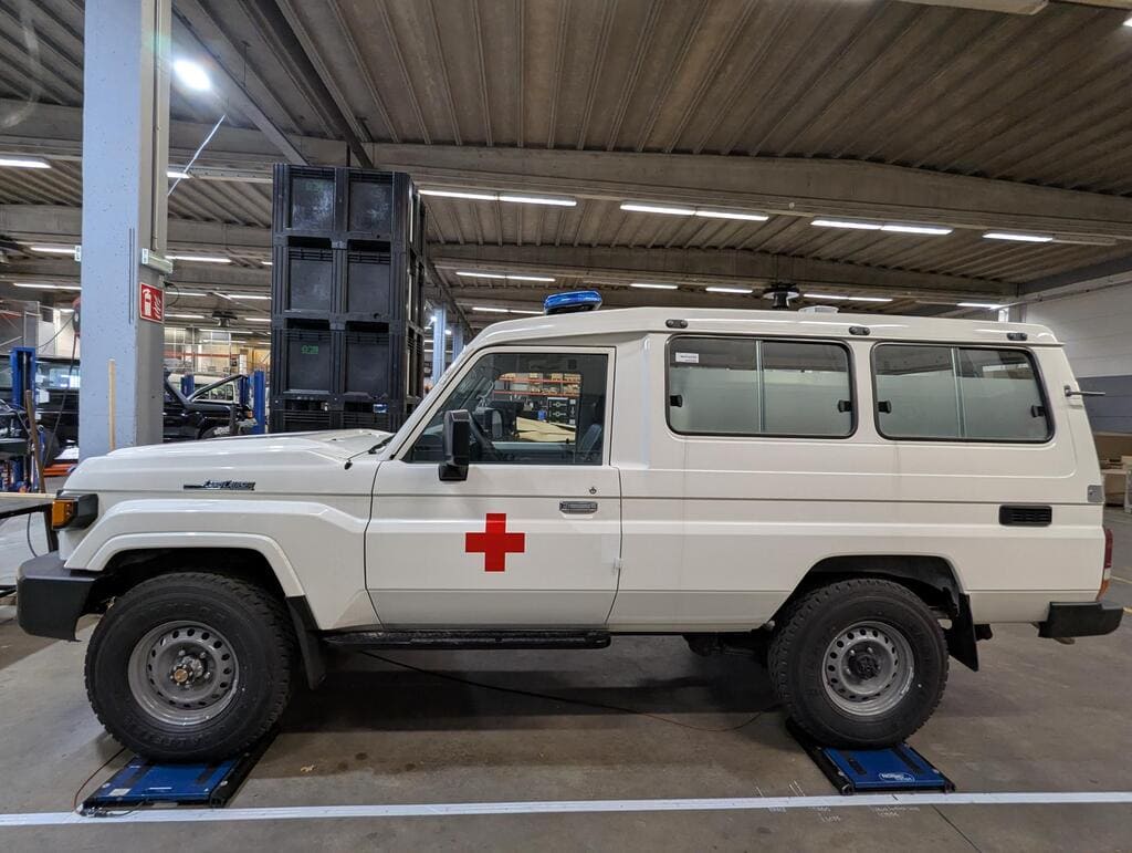 Ambulance Toyota Land Cruiser HZJ78 Base