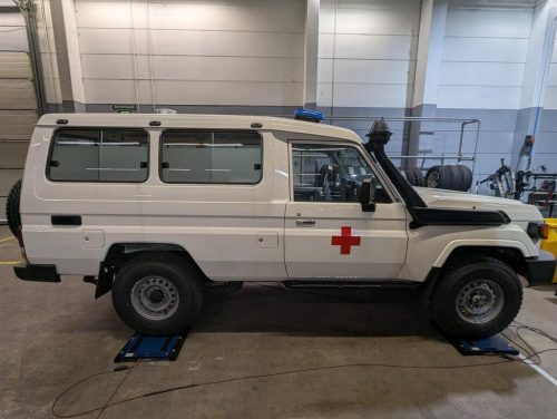 Ambulance-Toyota-Land-Cruiser-HZJ78-BJ-Afrique-2