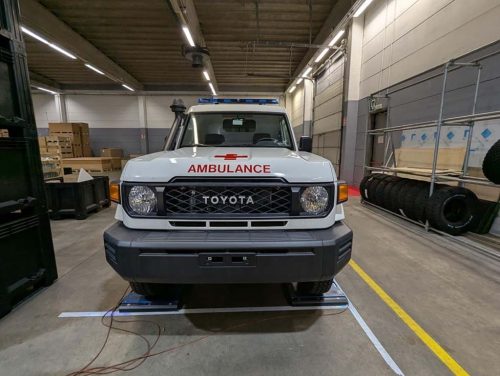 Ambulance-Toyota-Land-Cruiser-HZJ78-BJ-Afrique-3