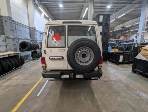 Ambulance-Toyota-Land-Cruiser-HZJ78-BJ-Afrique-4