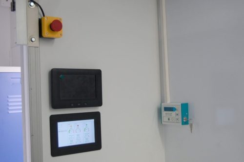 Camion-modifie-laboratoire-medical-11