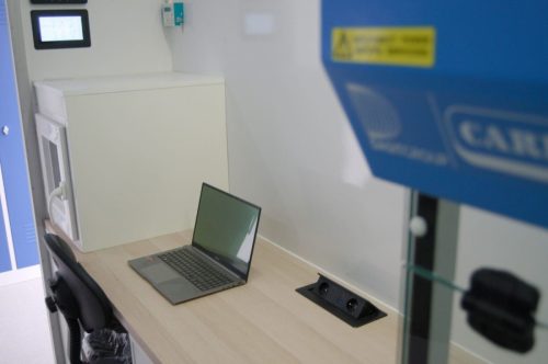 Camion-modifie-laboratoire-medical-12