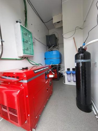 Camion-modifie-laboratoire-medical-14