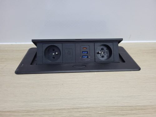 Camion-modifie-laboratoire-medical-17