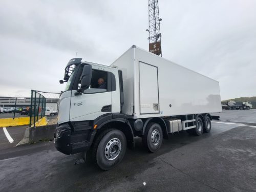 Camion-modifie-laboratoire-medical-20