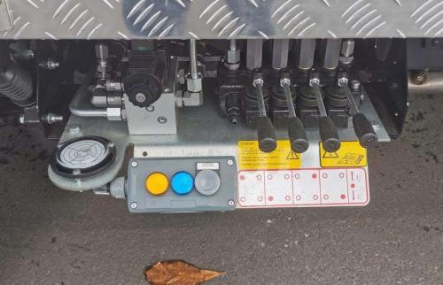 Camion-nacelle-elevatrice-aerial-platform-truck-3