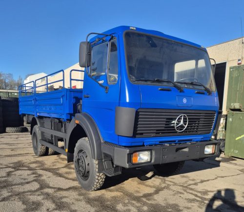 Camion-plateau-Mercedes-1017-4x4 1