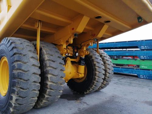 Dumper-Caterpillar-775E 8