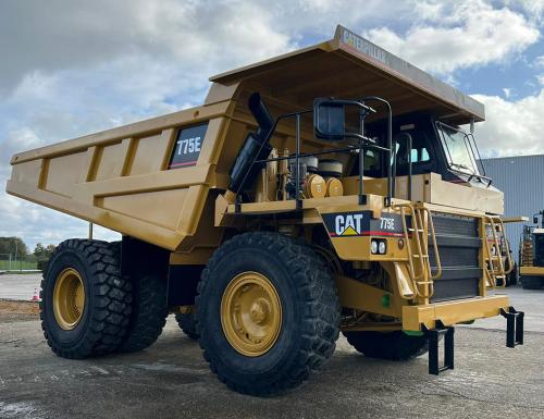 Dumper-Caterpillar-775E 9