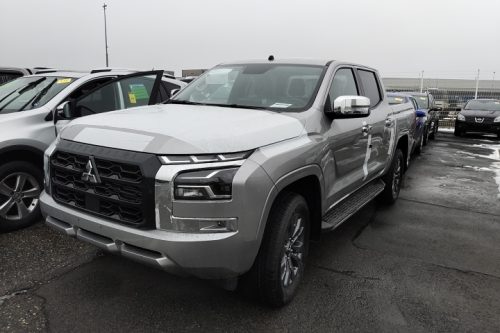Mitsubishi-L200-2.4L-Turbo-Diesel-Double-Cabine-GLS-Automatique-1