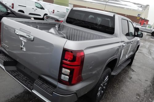 Mitsubishi-L200-2.4L-Turbo-Diesel-Double-Cabine-GLS-Automatique-5
