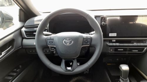 Toyota-Camry-2.5L-Essence-HEV-XSE-2025-7 (1)