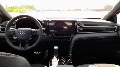 Toyota-Camry-2.5L-Essence-HEV-XSE-2025-8 (1)