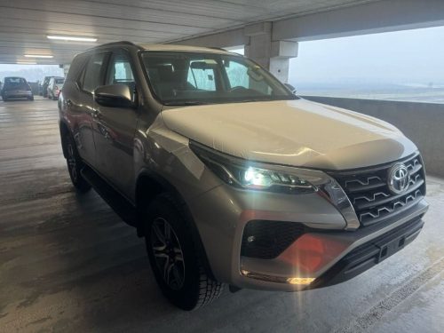 Toyota-Fortuner-2.4L-Diesel-Comfort-Automatique-4x4-2025-1