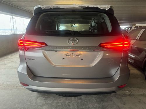 Toyota-Fortuner-2.4L-Diesel-Comfort-Automatique-4x4-2025-5