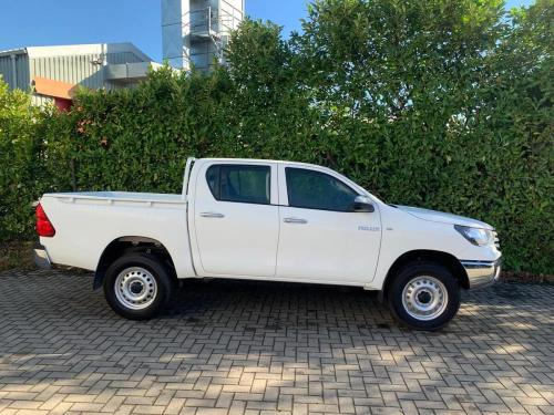 Toyota-Hilux-2.4l-turbo-diesel-double-cabine-base-2