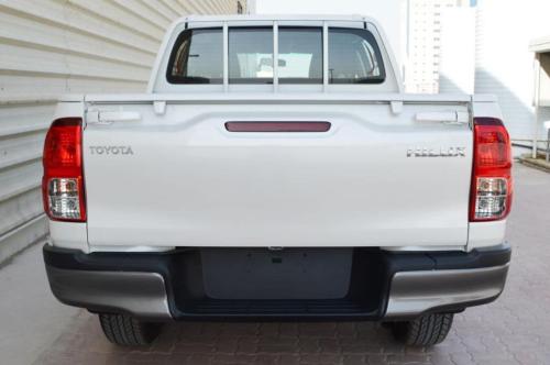 Toyota-Hilux-2.4l-turbo-diesel-double-cabine-medium-3