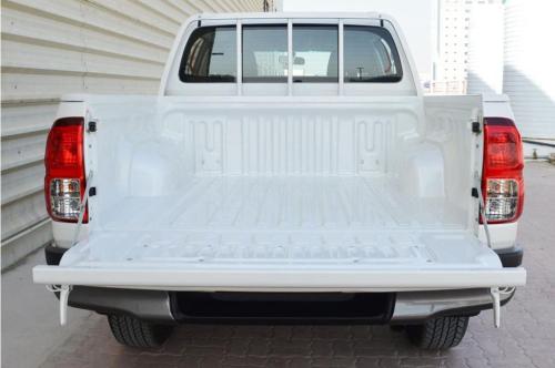 Toyota-Hilux-2.4l-turbo-diesel-double-cabine-medium-4
