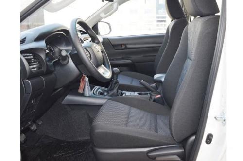 Toyota-Hilux-2.4l-turbo-diesel-double-cabine-medium-6