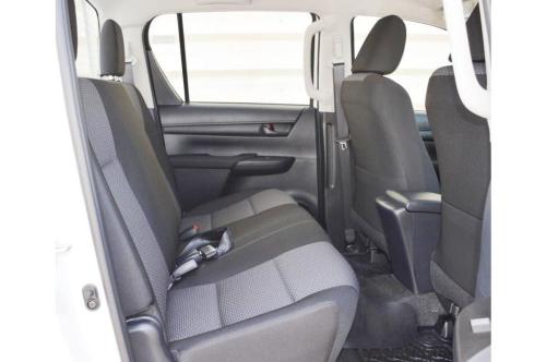 Toyota-Hilux-2.4l-turbo-diesel-double-cabine-medium-7
