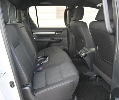 Toyota-Hilux-2.8-L-Turbo-Diesel-Automatique-Adventure-4x4-2024-8