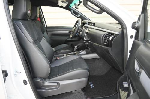 Toyota-Hilux-2.8L-Turbo-Diesel-Automatique-GR-Sport-4x4-2024-7
