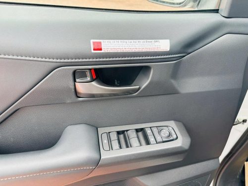 Toyota-Hilux-Travo-2.8L-Double-Cabine-4x4-Off-Road-12
