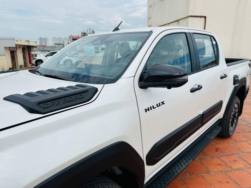 Toyota-Hilux-Travo-2.8L-Double-Cabine-4x4-Off-Road-3