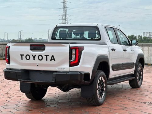 Toyota-Hilux-Travo-2.8L-Double-Cabine-4x4-Off-Road-4