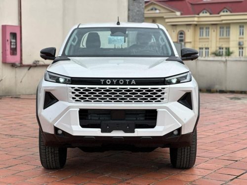 Toyota-Hilux-Travo-2.8L-Double-Cabine-4x4-Off-Road-5