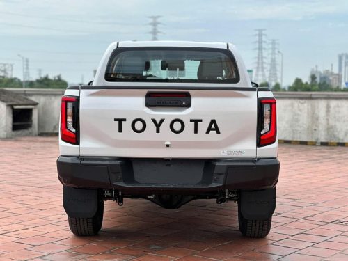 Toyota-Hilux-Travo-2.8L-Double-Cabine-4x4-Off-Road-6