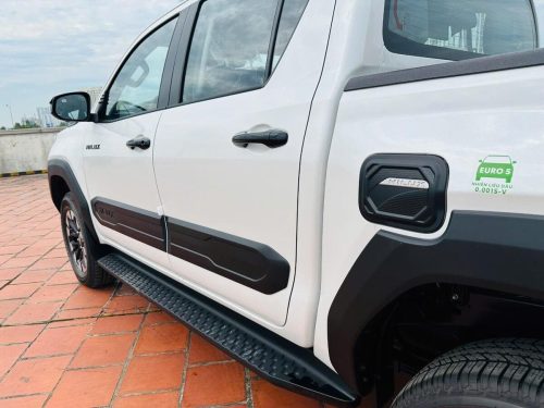 Toyota-Hilux-Travo-2.8L-Double-Cabine-4x4-Off-Road-7