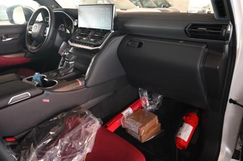 Toyota-LC-300-VXR-V6-3.3L-DIESEL-TWIN-TURBO-AUTOMATIC-10