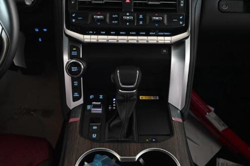Toyota-LC-300-VXR-V6-3.3L-DIESEL-TWIN-TURBO-AUTOMATIC-13