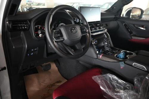Toyota-LC-300-VXR-V6-3.3L-DIESEL-TWIN-TURBO-AUTOMATIC-7