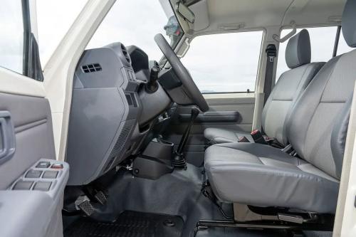 Toyota-Land-Cruiser-HZJ-79-DC-Pick-up-4.2-diesel-6